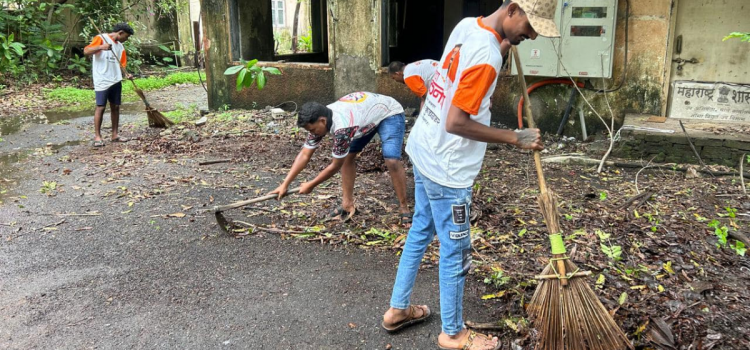 मातृ दुग्ध शाळा परिसरातील स्वच्छता करण्याकरिता स्वच्छता मोहीम हाती घेण्यात आलेली